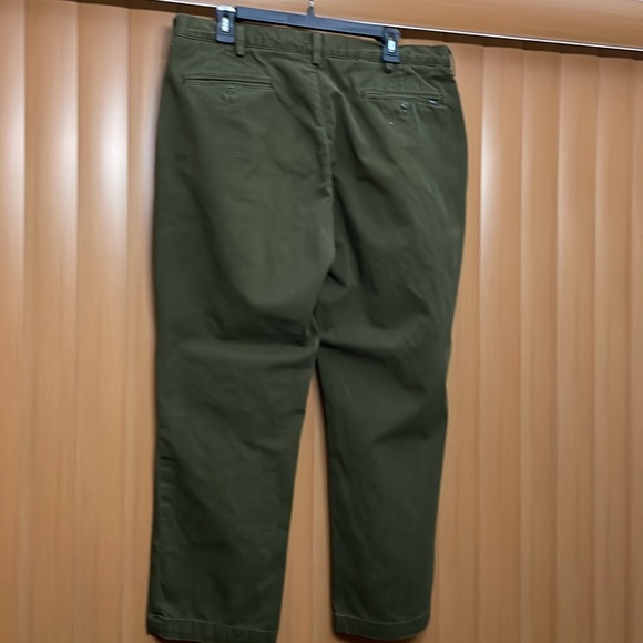 Ultra soft cotton chino in defender green size 36X30. - Picture 3 of 4